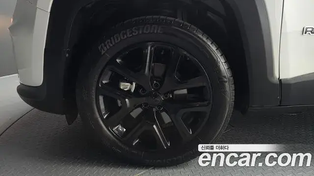 Jeep Renegade 2022 — Фото 5/20