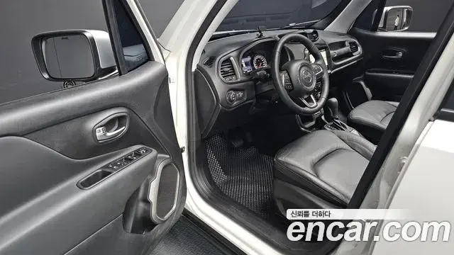 Jeep Renegade 2022 — Фото 11/20