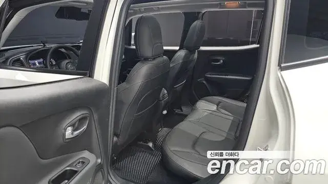 Jeep Renegade 2022 — Фото 12/20