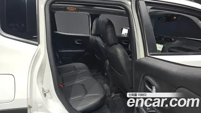 Jeep Renegade 2022 — ფოტო 14/31