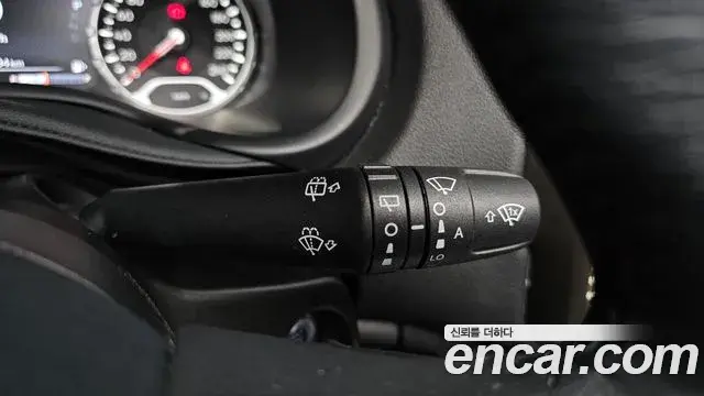 Jeep Renegade 2022 — ფოტო 30/31