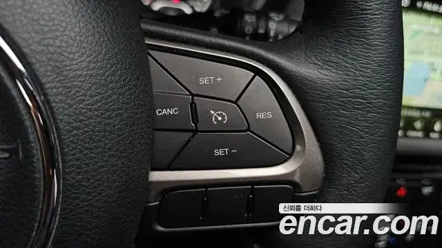 Jeep Renegade 2022 — ფოტო 18/31
