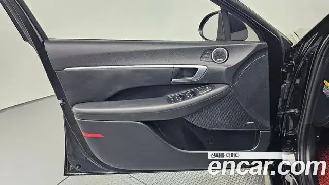 Hyundai Sonata Hybrid 2019 — Şəkil 13/30