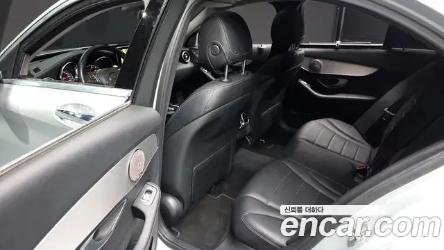 Mercedes-Benz C-Class 2018 — Фото 12/20