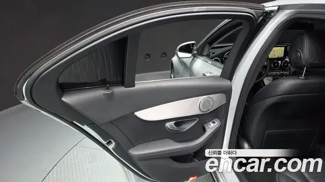 Mercedes-Benz C-Class 2018 — Şəkil 23/30