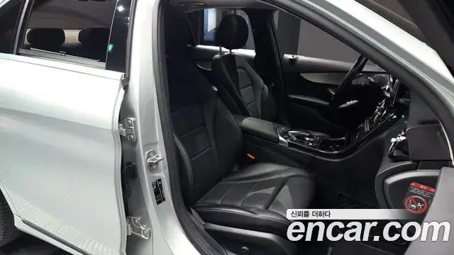 Mercedes-Benz C-Class 2018 — Şəkil 16/30