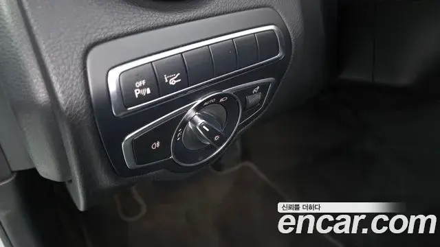 Mercedes-Benz C-Class 2018 — Şəkil 27/30
