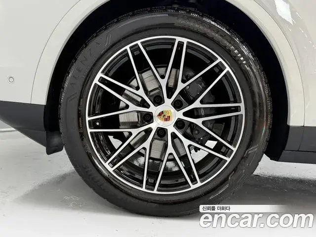 Porsche Cayenne 2024 — Photo 18/20