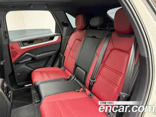 Porsche Cayenne 2024 — Photo 6/20