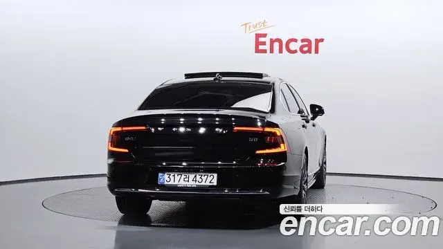 Volvo S90 2025 — ფოტო 17/34