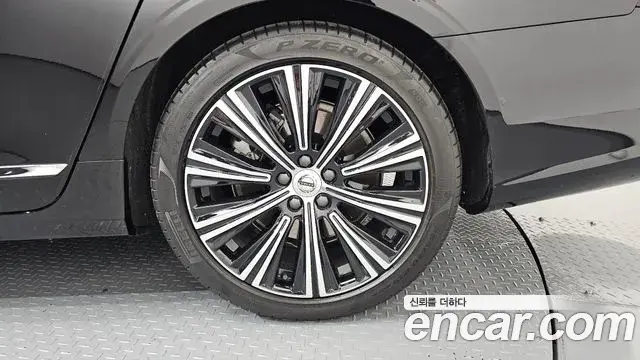 Volvo S90 2025 — ფოტო 28/34