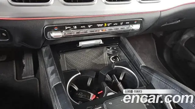 Mercedes-Benz GLE-Class 2019 — ფოტო 16/33
