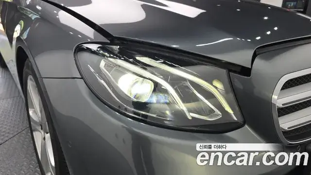 Mercedes-Benz E-Class 2018 — Photo 1/32