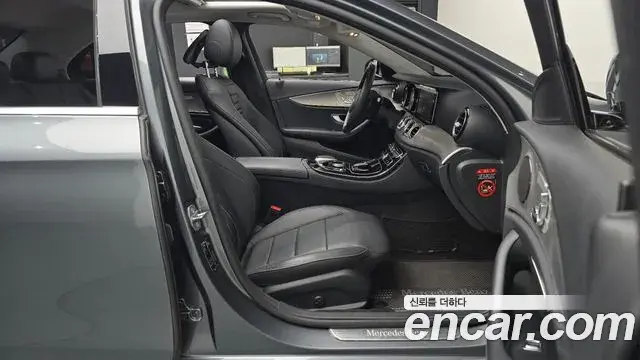 Mercedes-Benz E-Class 2018 — Photo 29/32