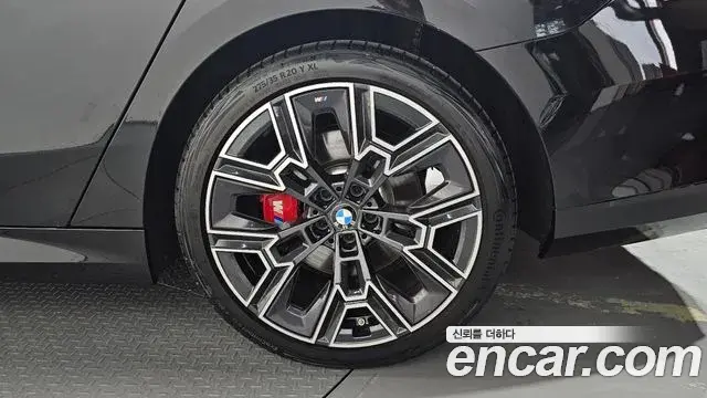 BMW 5 Series 2025 — Photo 14/34