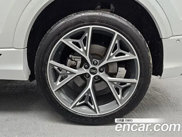 Audi Q8 2023 — Photo 9/20