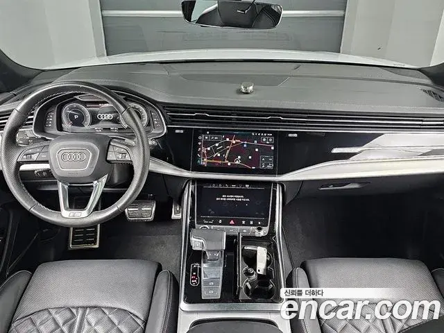 Audi Q8 2023 — Photo 11/20