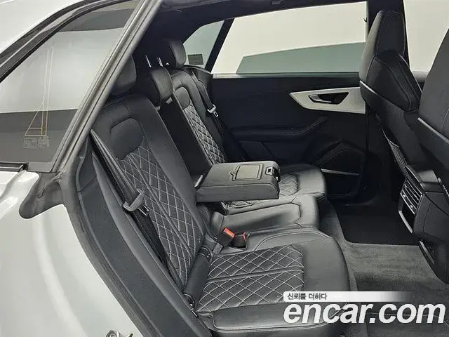 Audi Q8 2023 — Photo 18/20