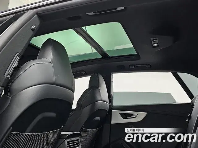Audi Q8 2023 — Photo 10/20