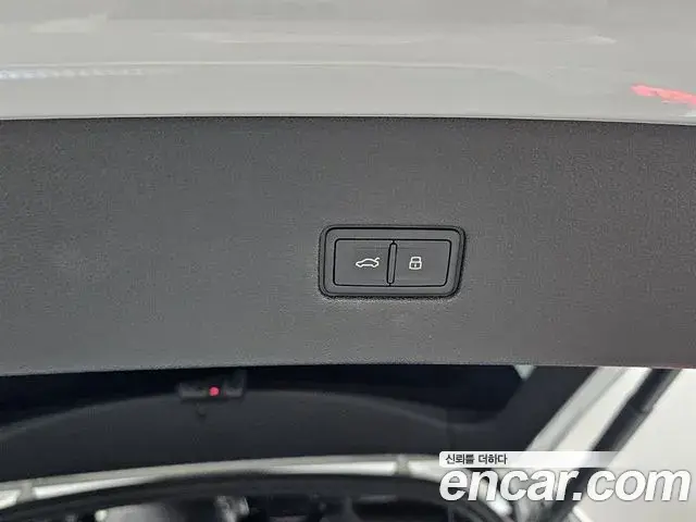 Audi Q8 2023 — Photo 16/20