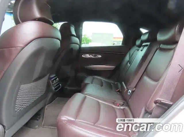 Genesis GV70 2021 — ფოტო 18/20