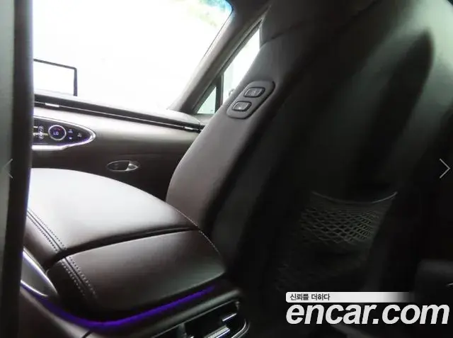 Genesis GV70 2021 — ფოტო 16/20