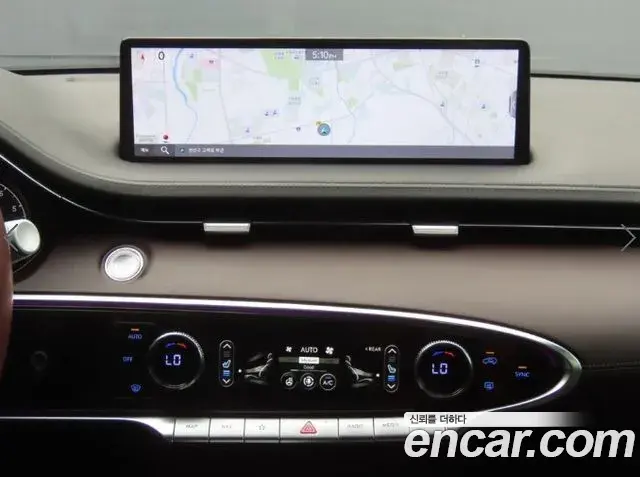 Genesis GV70 2021 — ფოტო 14/20
