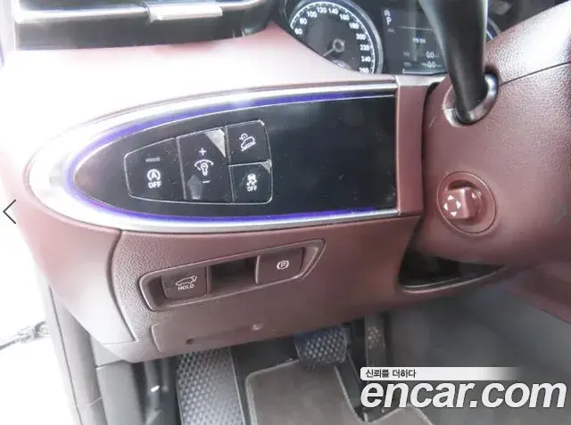 Genesis GV70 2021 — ფოტო 13/20