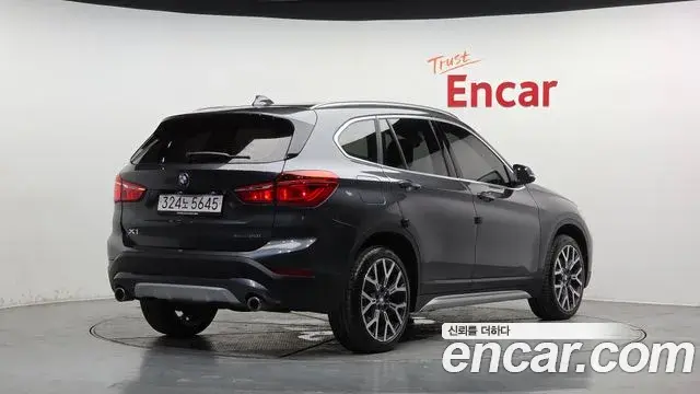 BMW X1 2022 — Photo 8/20