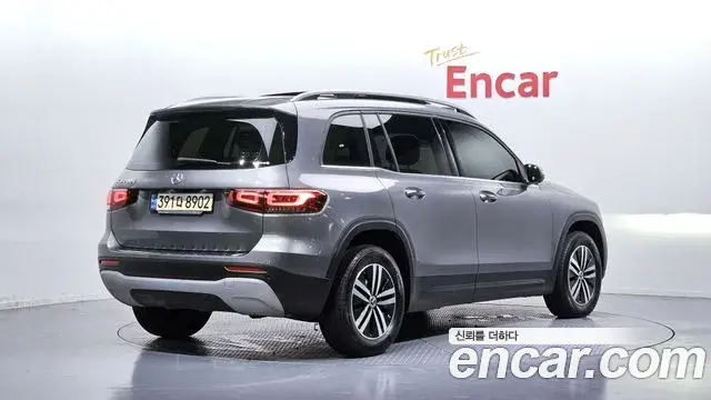 Mercedes-Benz GLB-Class 2021 — Şəkil 13/31