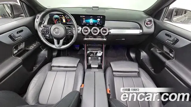 Mercedes-Benz GLB-Class 2021 — Şəkil 22/31