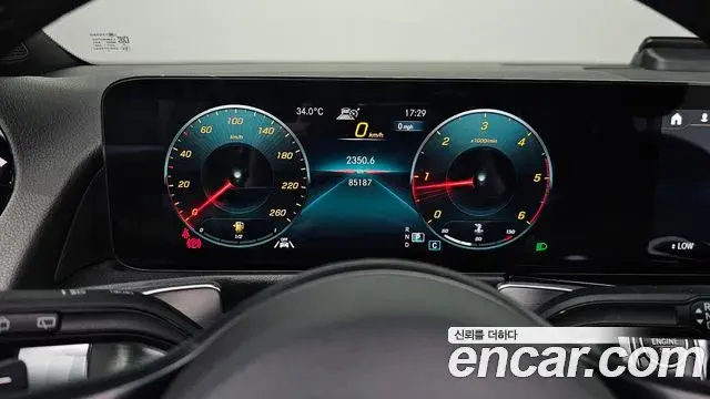 Mercedes-Benz GLB-Class 2021 — Şəkil 11/31