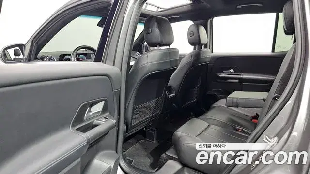Mercedes-Benz GLB-Class 2021 — Şəkil 15/31