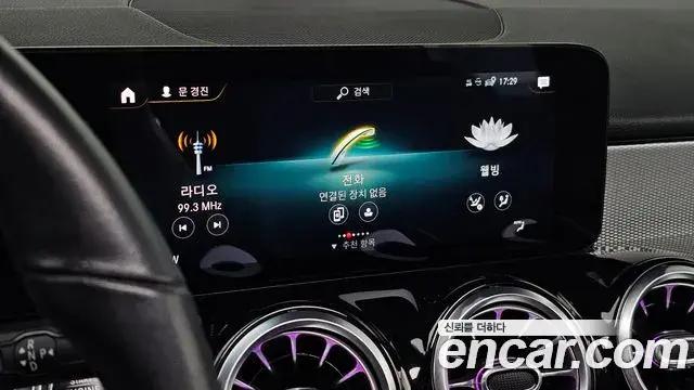 Mercedes-Benz GLB-Class 2021 — Şəkil 3/31