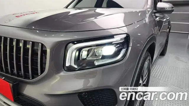Mercedes-Benz GLB-Class 2021 — Şəkil 19/31