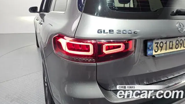 Mercedes-Benz GLB-Class 2021 — Şəkil 12/31