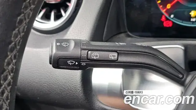 Mercedes-Benz GLB-Class 2021 — Şəkil 20/31