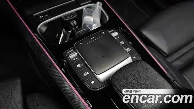 Mercedes-Benz GLB-Class 2021 — Şəkil 21/31
