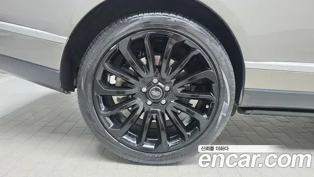 Land Rover Range Rover 2021 — Photo 3/35