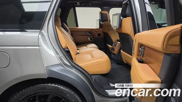 Land Rover Range Rover 2021 — Photo 17/35