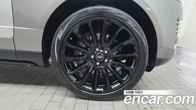 Land Rover Range Rover 2021 — Photo 7/35