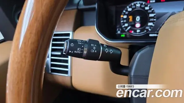 Land Rover Range Rover 2021 — Photo 24/35
