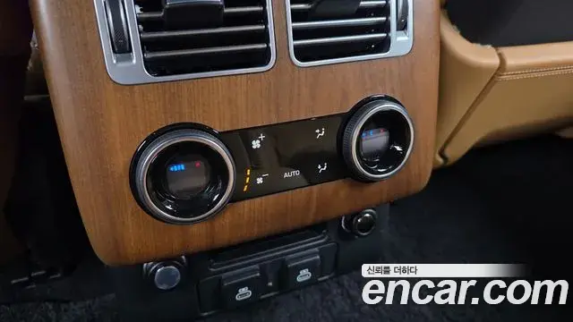Land Rover Range Rover 2021 — Photo 22/35