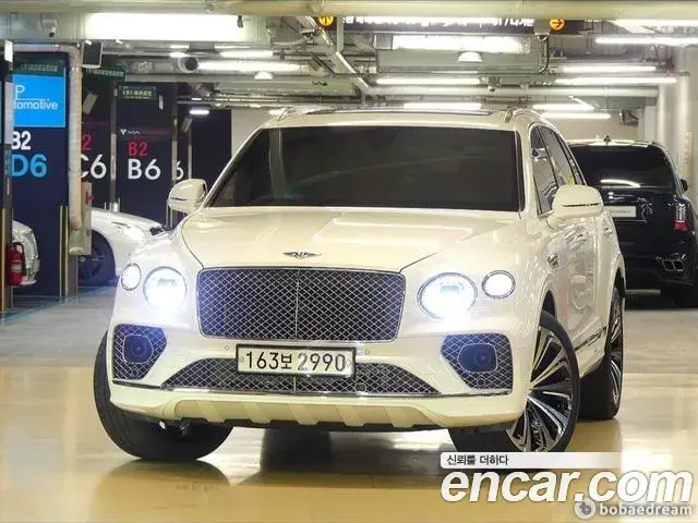 Bentley Bentayga 2022 — Photo 8/20