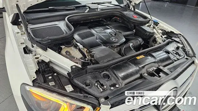 Mercedes-Benz GLE-Class 2020 — Photo 6/20