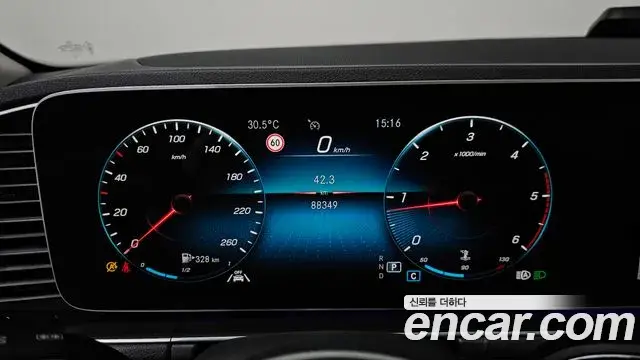 Mercedes-Benz GLE-Class 2020 — Photo 8/20