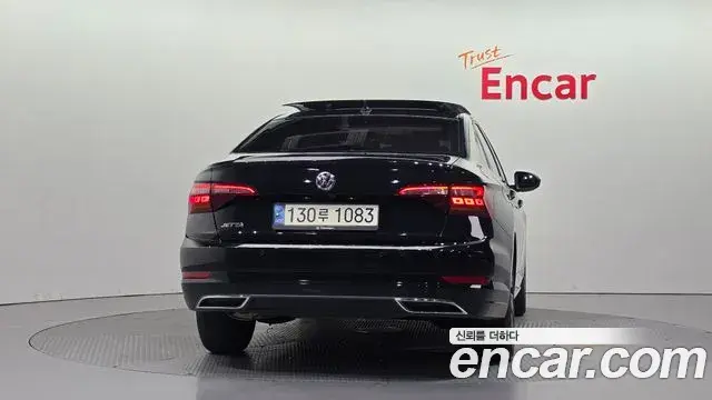 Volkswagen Jetta 2021 — Photo 18/32