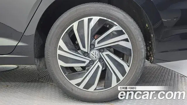 Volkswagen Jetta 2021 — Photo 4/32