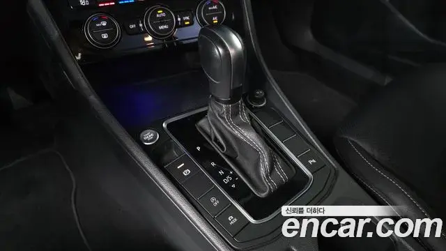 Volkswagen Jetta 2021 — Photo 21/32