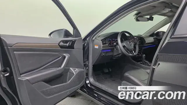 Volkswagen Jetta 2021 — Photo 2/32